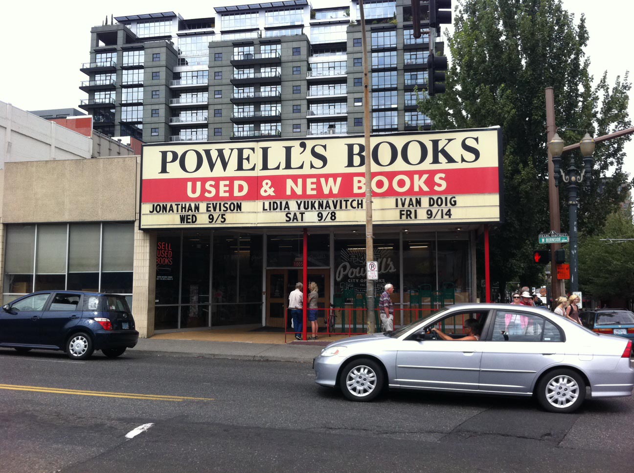 PDX- Powells-Books-Sign
