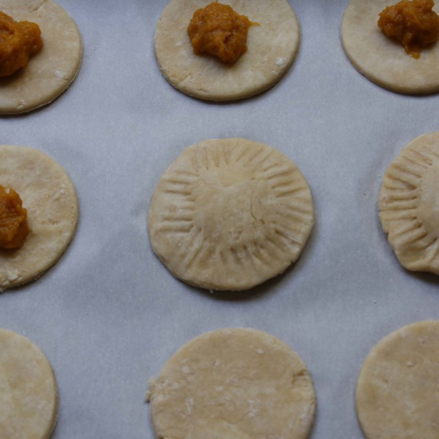 mini pumpkin curry pies