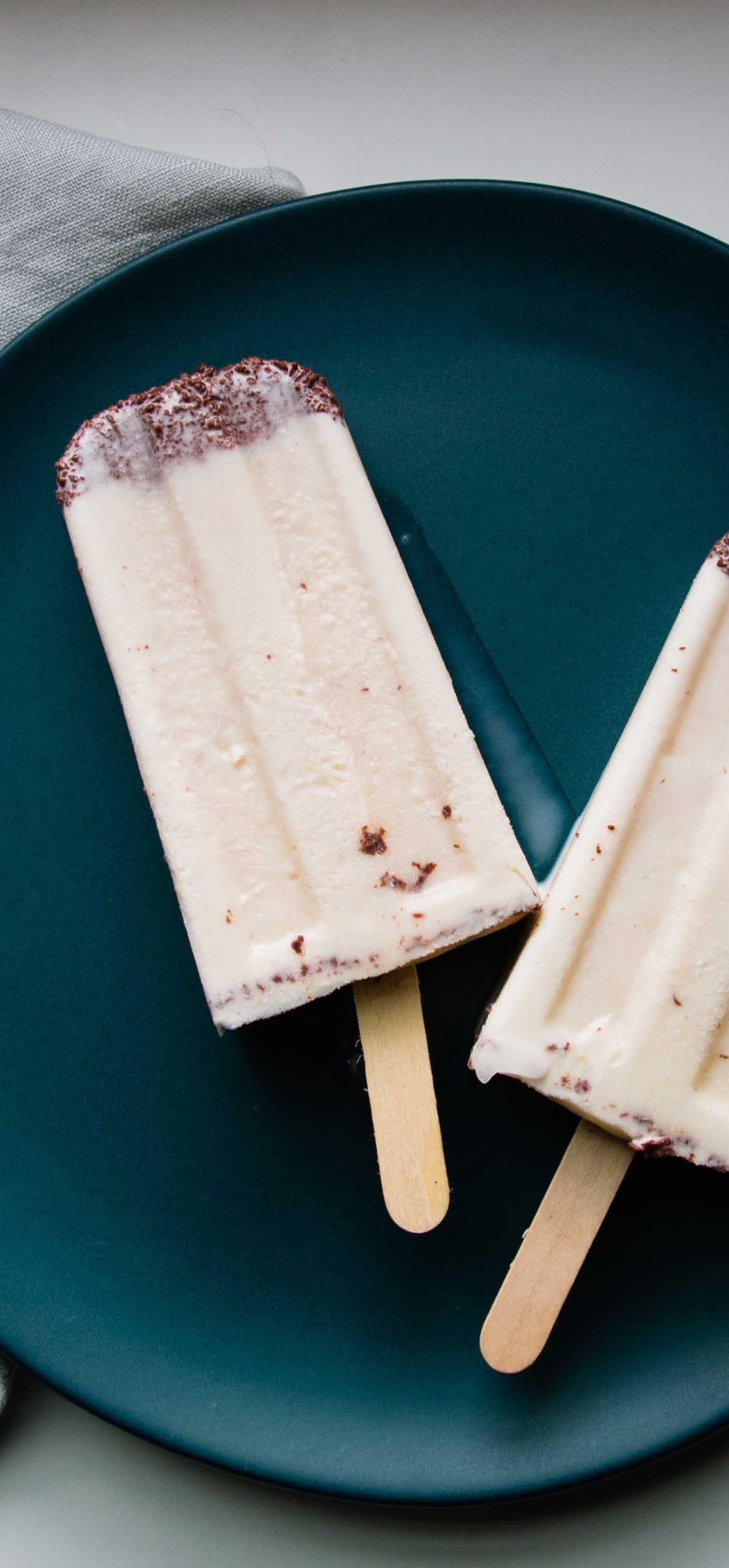 Refreshing and creamy popsicles that will entice Mint Chip ice cream lovers