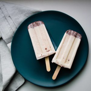Refreshing and creamy popsicles that will entice Mint Chip ice cream lovers